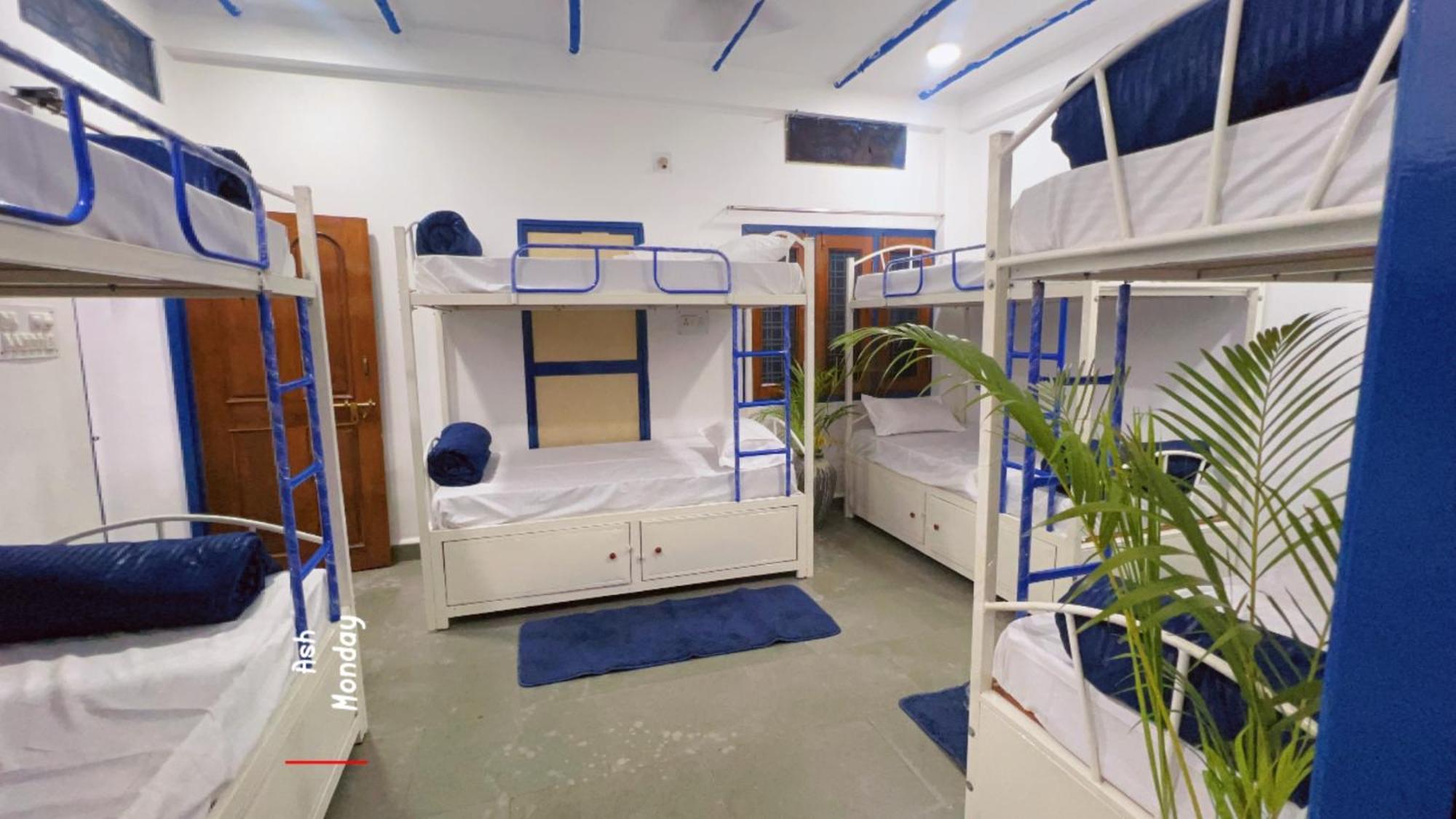 Pause Hostel Ujjain Bagian luar foto
